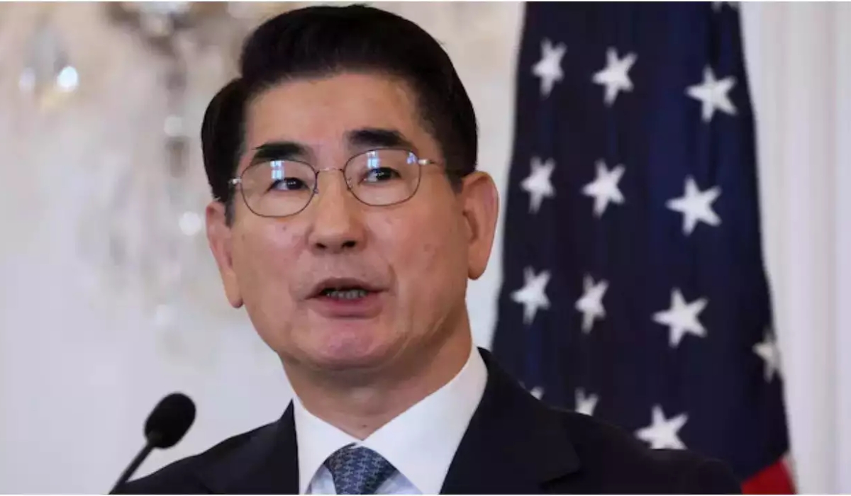 South Koreas Ex Defense Minister Arrested on Treason Allegations